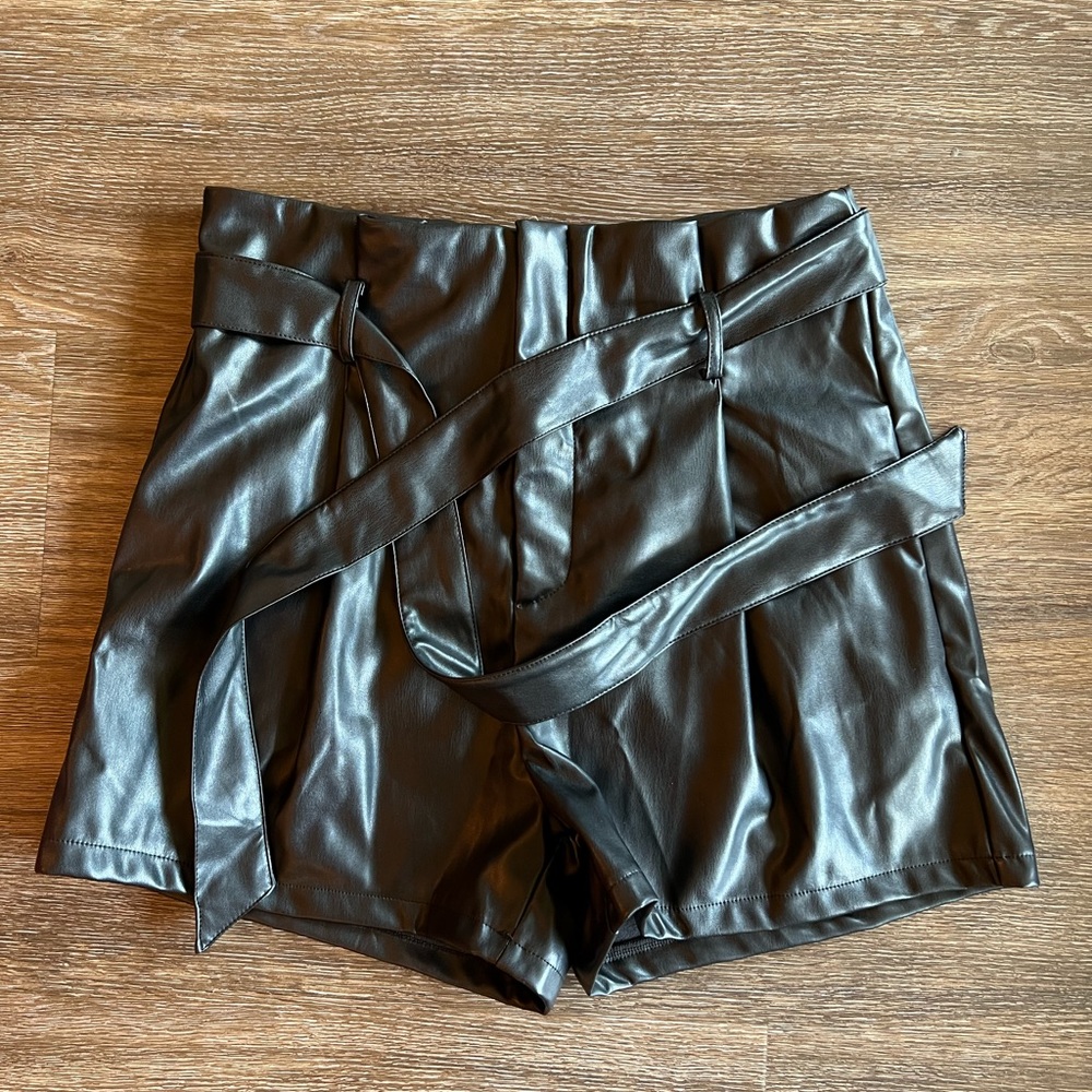 Faux Leather High Waisted Shorts. Size XL. NWT. Zipper closure.